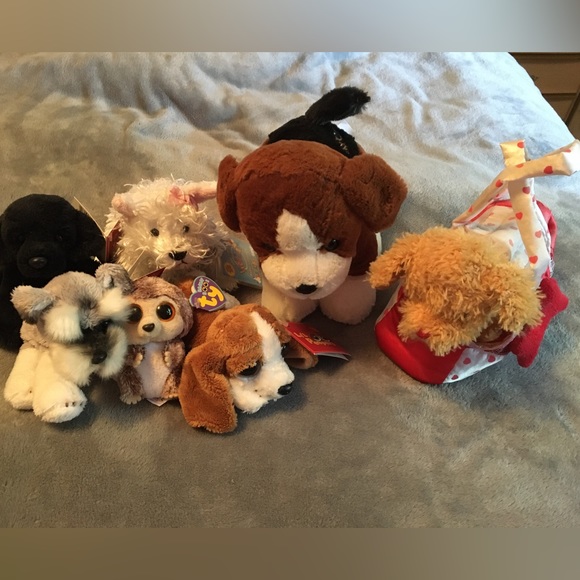 2/$20 Bundle Of 7 Toy Plushies Dogs Puppies - Picture 1 of 5